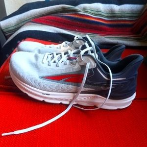 Altra Torin 6 running shoes, 9.5, white black burnt orange